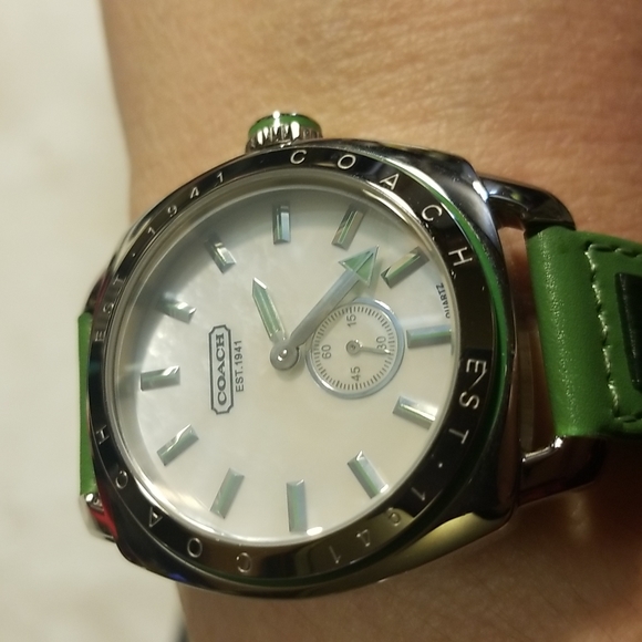 Coach Accessories - 🔥NWTCOACH Green Signature WRIST WATCH😎